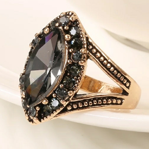 New Vintage Antique Gold Ring - Picture 4 of 4